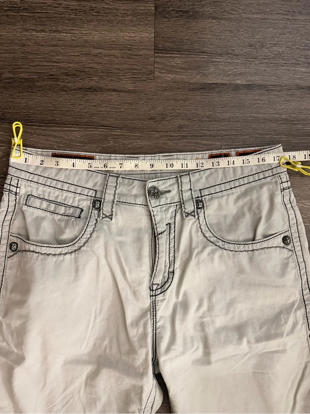 Rock Revival Men’s Cream Slim Flat Front Shorts with Contrast Stitching